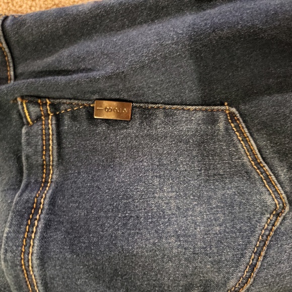 1822 Denim Maternity Jeggings - Picture 6 of 6